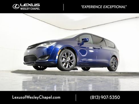 Used 2020 Chrysler Pacifica Touring w/ S Appearance Package image 12