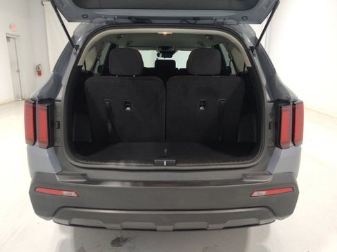 Used 2023 Kia Sorento LX image 29