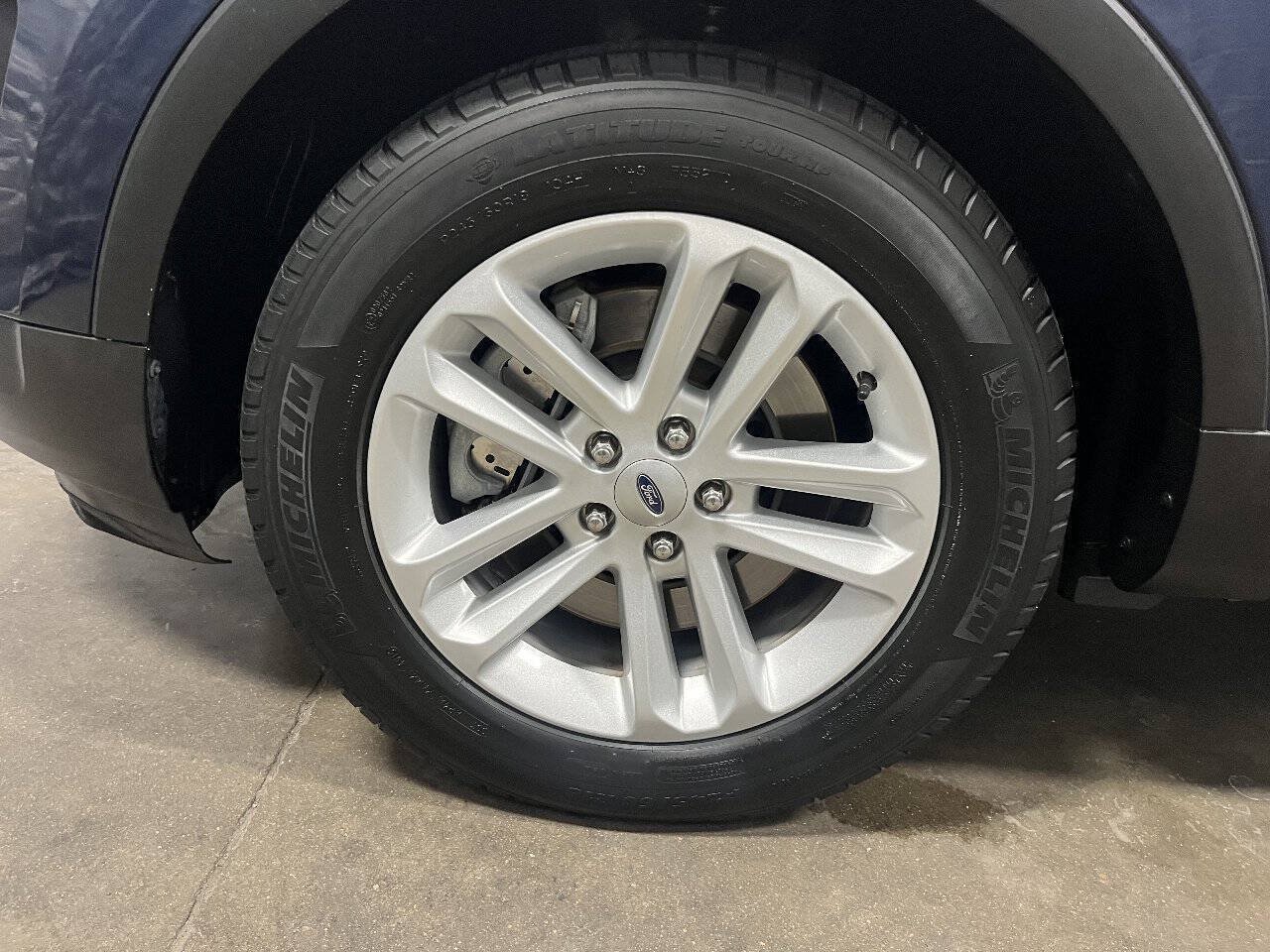 Used 2016 Ford Explorer XLT w/ Equipment Group 202A FWD image 9