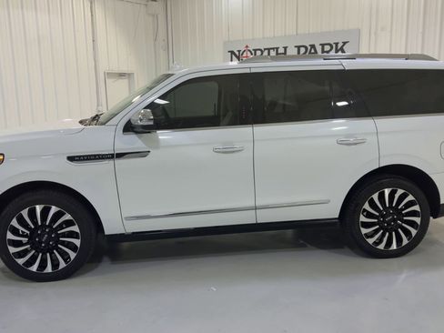 Used 2023 Lincoln Navigator Black Label AWD/4WD image 6
