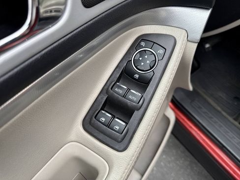 Used 2014 Ford Explorer XLT w/ Equipment Group 202A AWD/4WD image 25