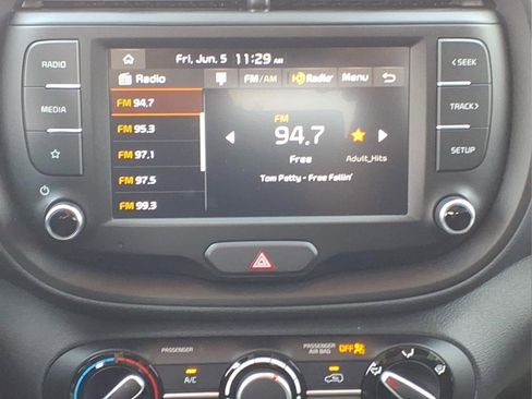 Used 2025 Kia Soul LX w/ LX Technology Package FWD image 14