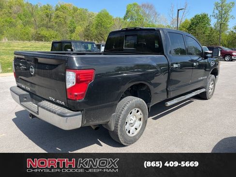 Used 2018 Nissan Titan XD image 3