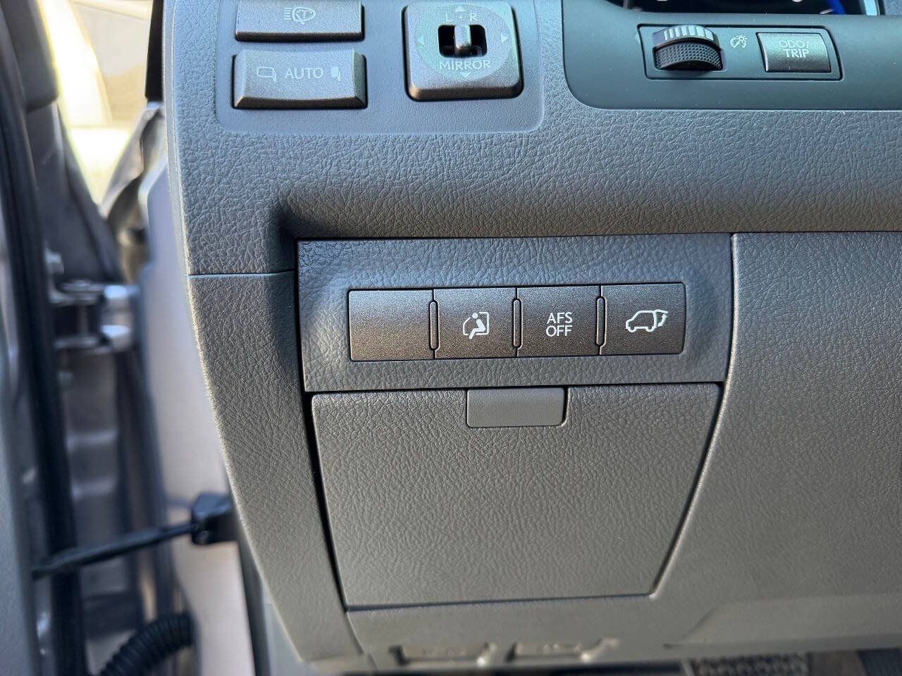 Used 2010 Lexus LX 570 4WD w/ Preferred Accessory Package image 21
