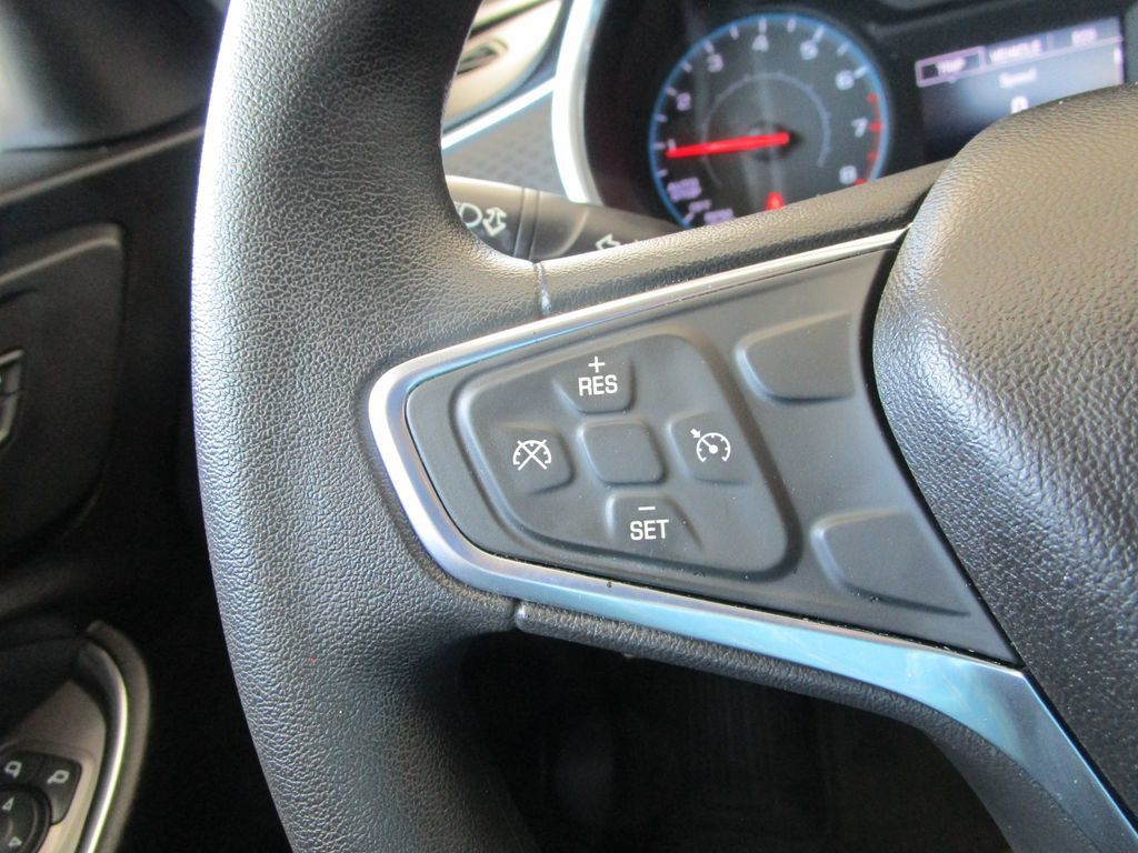 Used 2018 Chevrolet Malibu LT FWD image 30