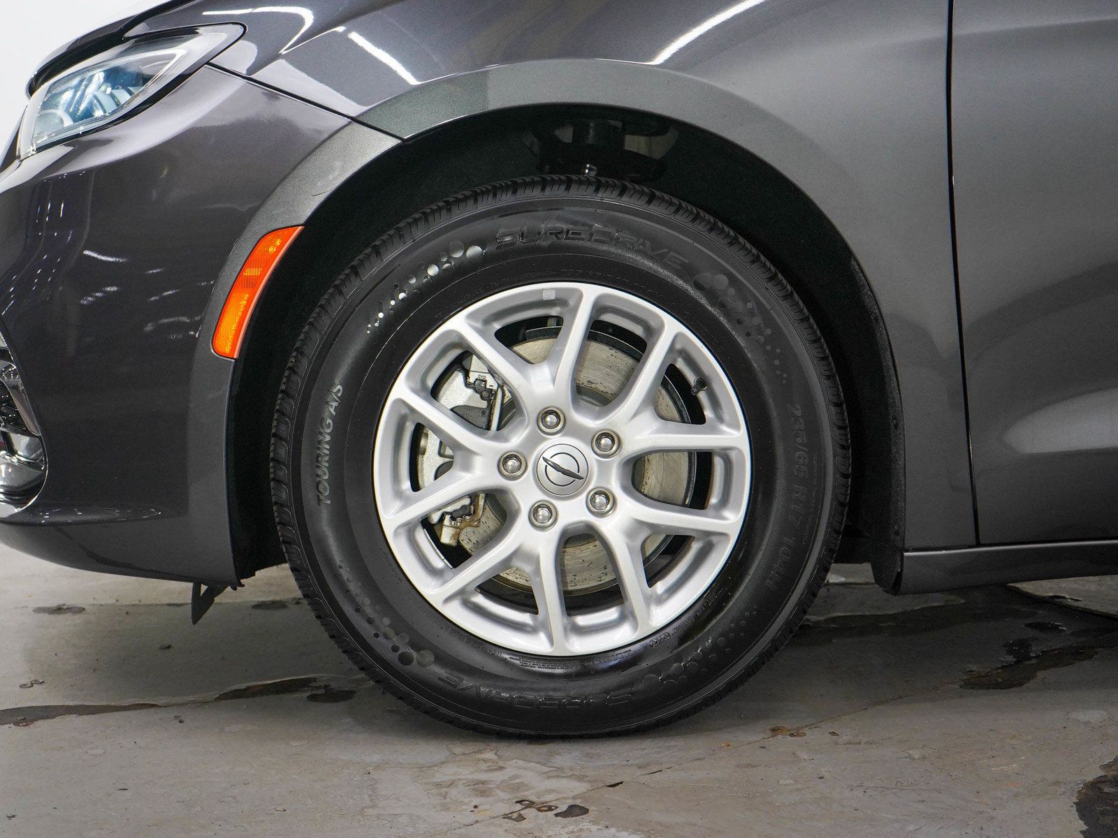 Used 2023 Chrysler Pacifica Touring-L FWD image 31