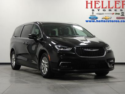 Used 2023 Chrysler Pacifica Touring-L