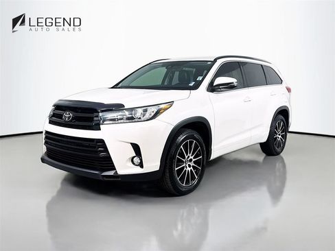 Used 2017 Toyota Highlander SE FWD image 1