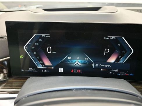 Used 2024 BMW X7 xDrive40i image 17