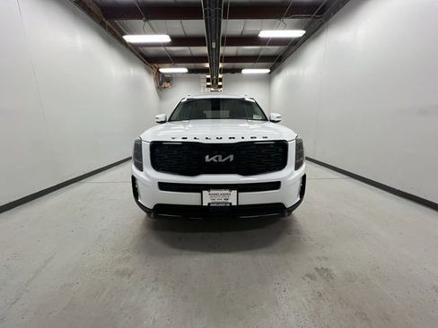 Used 2022 Kia Telluride EX w/ EX Premium Package image 3