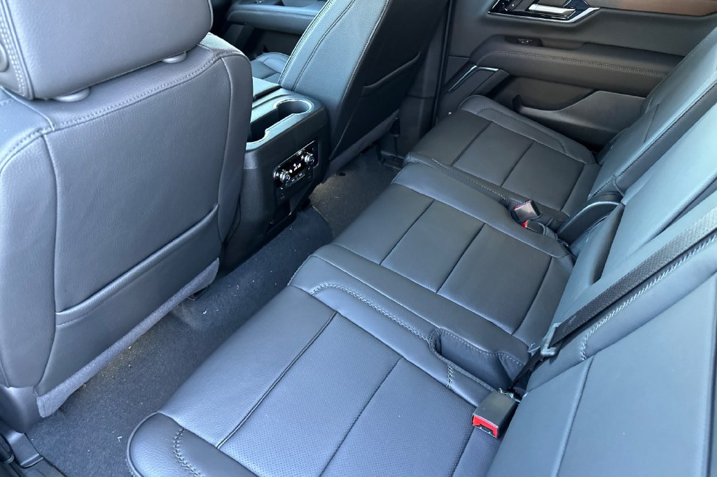 New 2027 GMC Yukon Denali w/ Advanced Technology Package AWD/4WD image 16