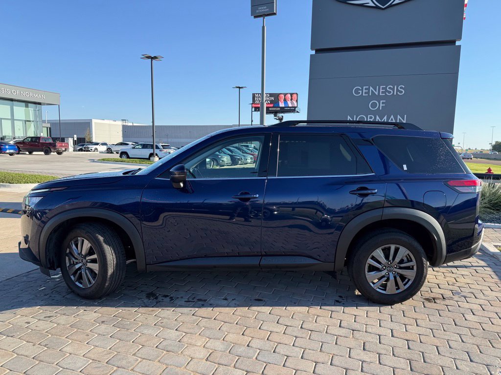 Used 2025 Nissan Pathfinder SV AWD/4WD image 2