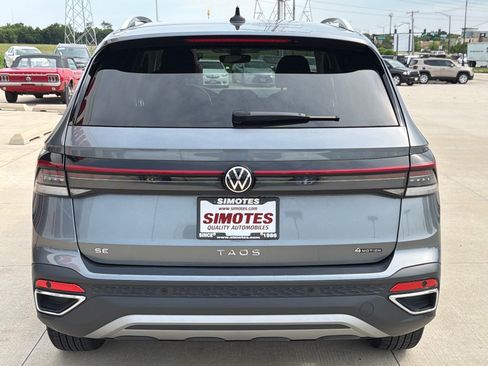 Used 2025 Volkswagen Taos SE AWD/4WD image 7