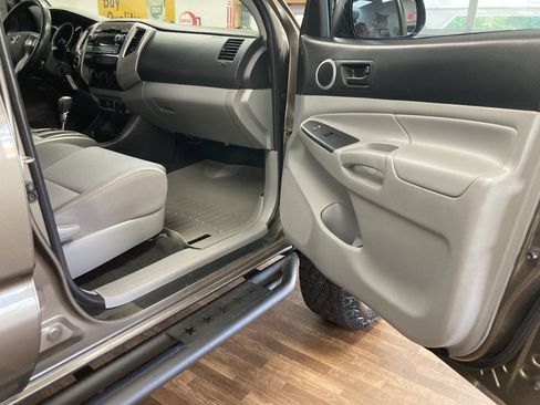 Used 2012 Toyota Tacoma 4x4 Double Cab w/ TRD Off-Road Pkg image 21