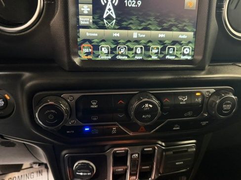 Used 2023 Jeep Wrangler Unlimited Sahara AWD/4WD image 50