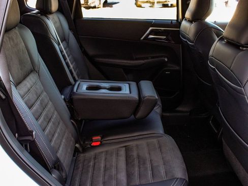 New 2026 Mitsubishi Outlander AWD image 39