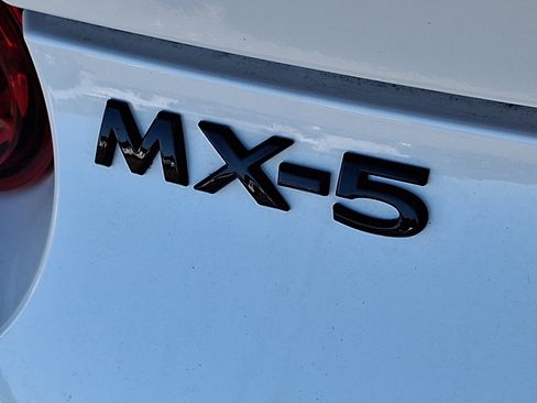 Used 2022 MAZDA MX-5 Miata RF Grand Touring w/ Weather Package RWD image 6