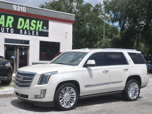 Used 2015 Cadillac Escalade Platinum RWD image 4