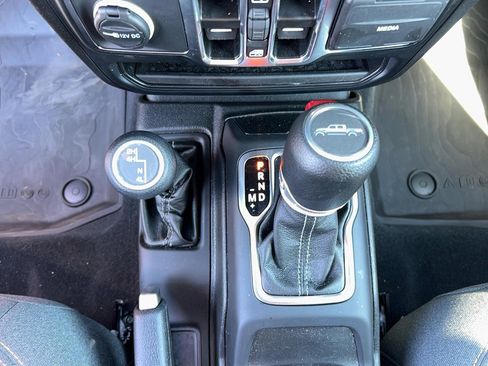 Used 2024 Jeep Gladiator Sport image 21