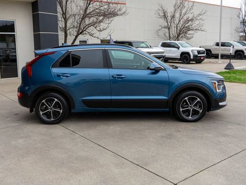 Certified 2025 Kia Niro EX image 8
