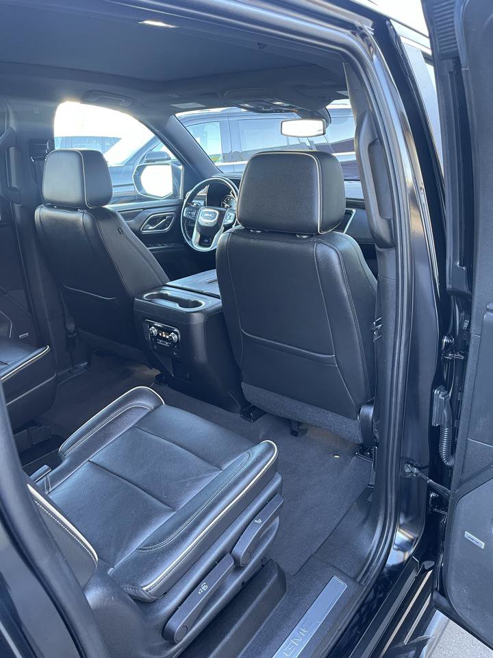 Used 2021 GMC Yukon XL SLT w/ SLT Luxury Plus Package AWD/4WD image 19