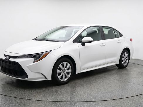 Used 2025 Toyota Corolla LE FWD image 3