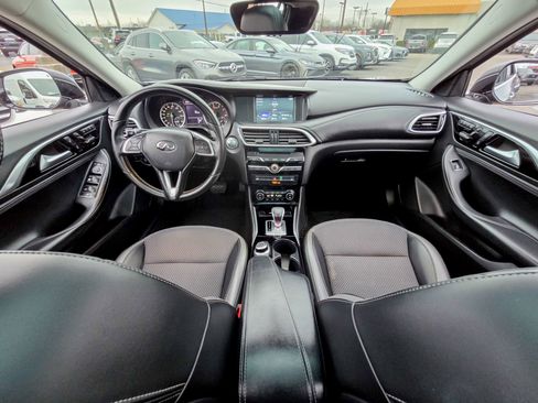 Used 2019 INFINITI QX30 image 18