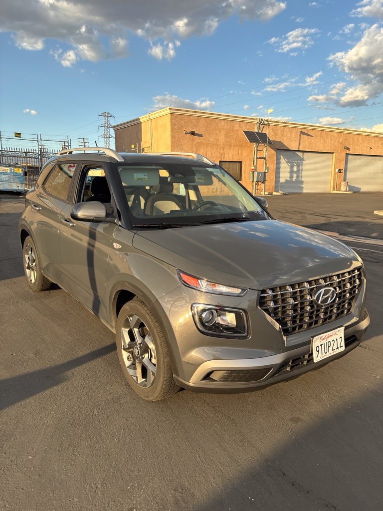 Used 2025 Hyundai Venue SEL FWD image 3