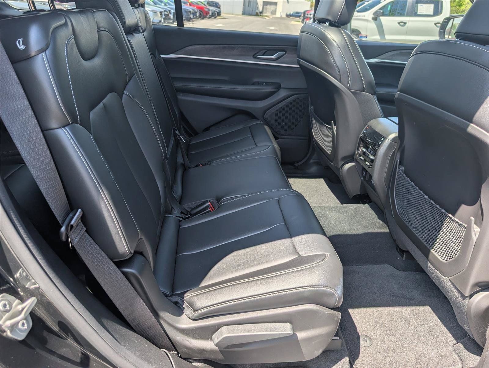 Used 2023 Jeep Grand Cherokee L Limited AWD/4WD image 12