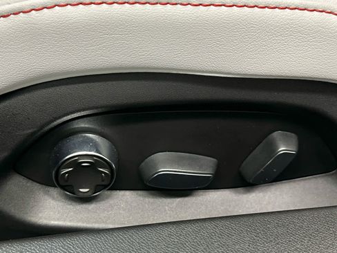 Used 2023 Chevrolet Corvette Stingray Premium Conv w/ Z51 Performance Package image 20