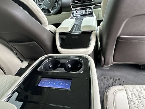 Certified 2024 Lincoln Navigator Black Label AWD/4WD image 23