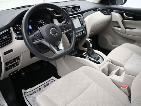 Used 2019 Nissan Rogue Sport SV AWD/4WD image 2