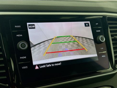 Certified 2022 Volkswagen Atlas Cross Sport SE w/ Panoramic Sunroof Package image 17