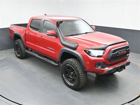 Used 2017 Toyota Tacoma TRD Off-Road w/ Tow Package (A/T) image 34