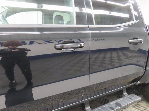 Used 2024 GMC Canyon AT4 image 35