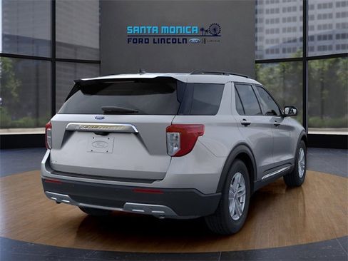 Used 2024 Ford Explorer XLT w/ Equipment Group 202A image 2