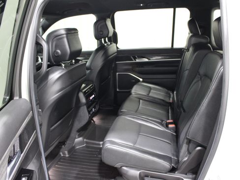 Used 2022 Jeep Wagoneer Series III AWD/4WD image 21