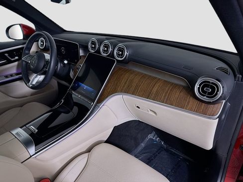 Used 2023 Mercedes-Benz GLC 300 4MATIC image 30