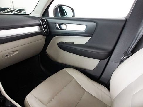 Used 2019 Volvo XC40 T5 Momentum AWD/4WD image 7