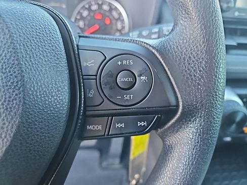 Used 2021 Toyota RAV4 LE image 15