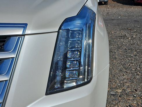 Used 2016 Cadillac Escalade ESV Luxury image 9