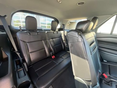 Used 2023 Ford Explorer XLT w/ Equipment Group 202A AWD/4WD image 15