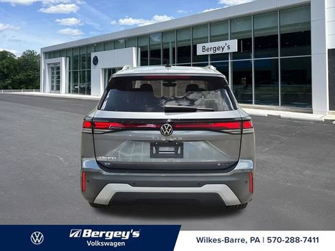 Certified 2026 Volkswagen Tiguan SE AWD/4WD image 10