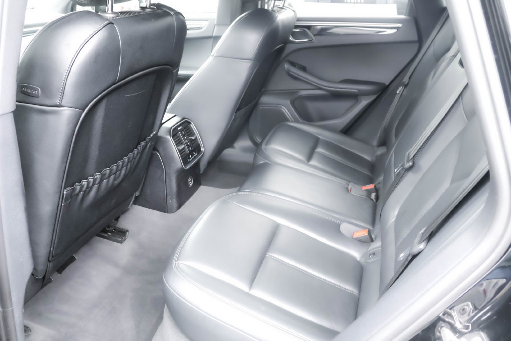 Used 2023 Porsche Macan AWD/4WD image 24