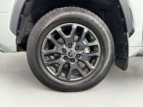 Used 2024 Toyota Tundra Platinum AWD/4WD image 35