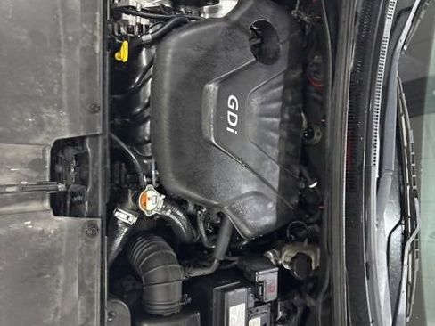 Used 2016 Hyundai Veloster FWD image 30