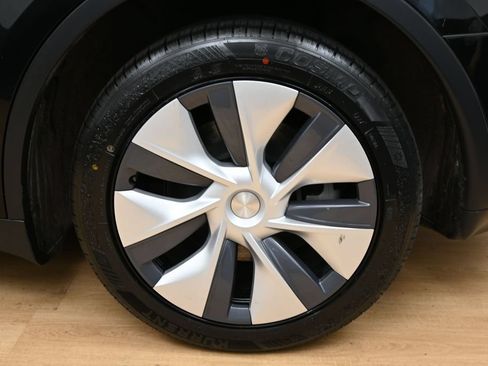 Used 2023 Tesla Model Y Long Range AWD/4WD image 11