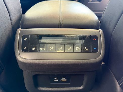 Used 2024 Nissan Pathfinder SL w/ SL Premium Package FWD image 31