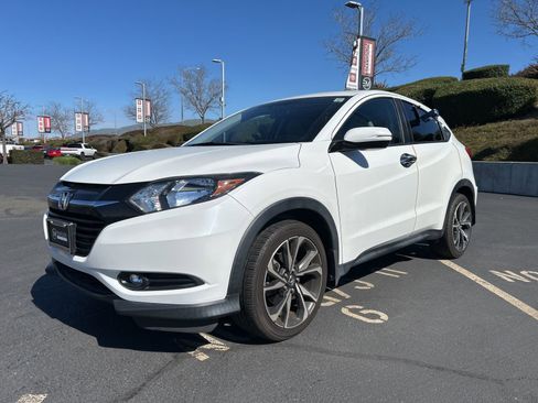 Used 2017 Honda HR-V EX image 2