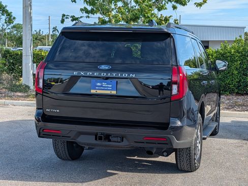Used 2025 Ford Expedition Active image 4